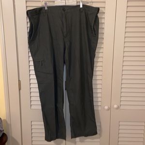 Mens 42x30 olive green Dockers D3 Classic cargo pants